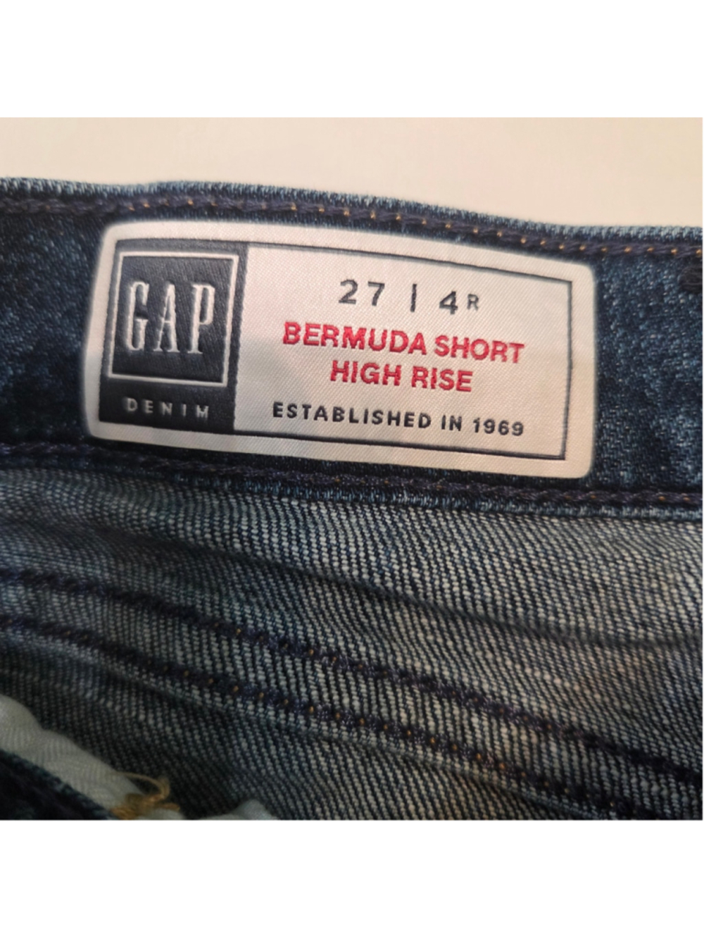 Gap High Rise Bermuda Denim Shorts Frayed Hem Size 27 - Picture 6 of 6